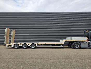 MAX 110 / 3 X STEERING AXLE / HYDRAULIC RAMP